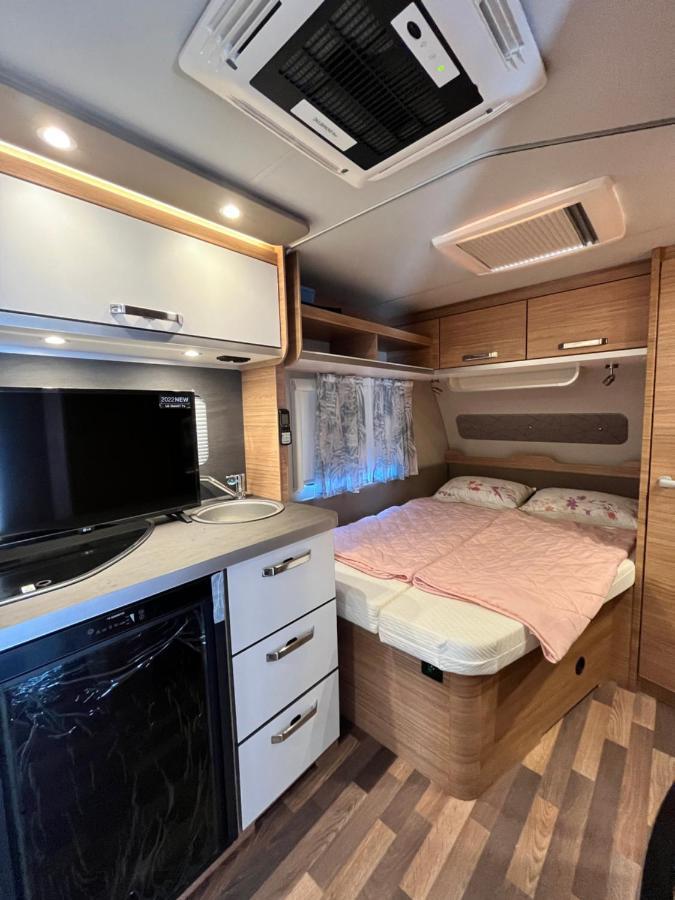 Lakokocsik A Tengerparton - Caravans At The Sandy Beach Privlaka  Extérieur photo