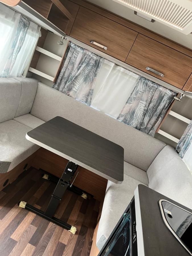 Lakokocsik A Tengerparton - Caravans At The Sandy Beach Privlaka  Extérieur photo