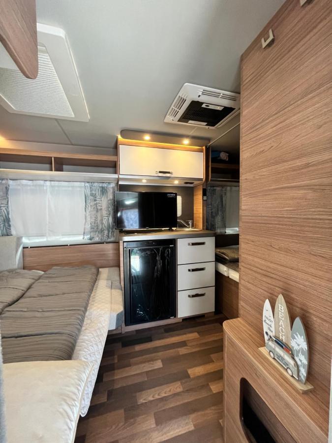 Lakokocsik A Tengerparton - Caravans At The Sandy Beach Privlaka  Extérieur photo