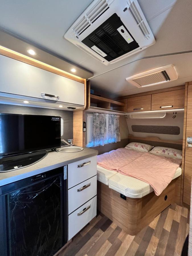 Lakokocsik A Tengerparton - Caravans At The Sandy Beach Privlaka  Extérieur photo